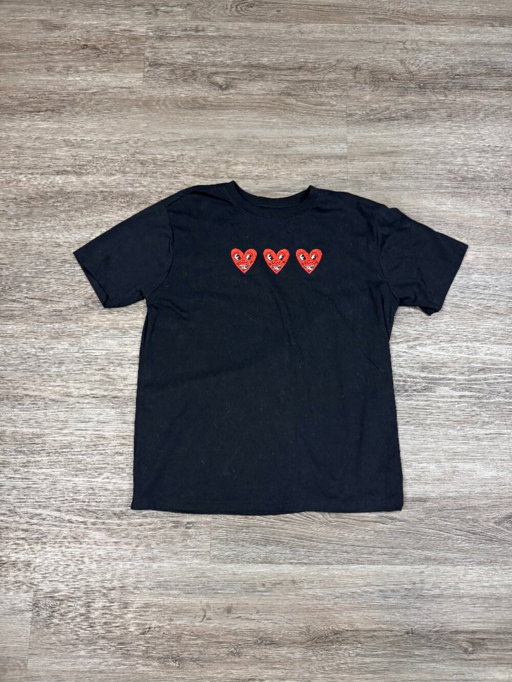 Keith Haring Youth Black T-Shirt w/Red Embroidered Hearts Size XL (14)